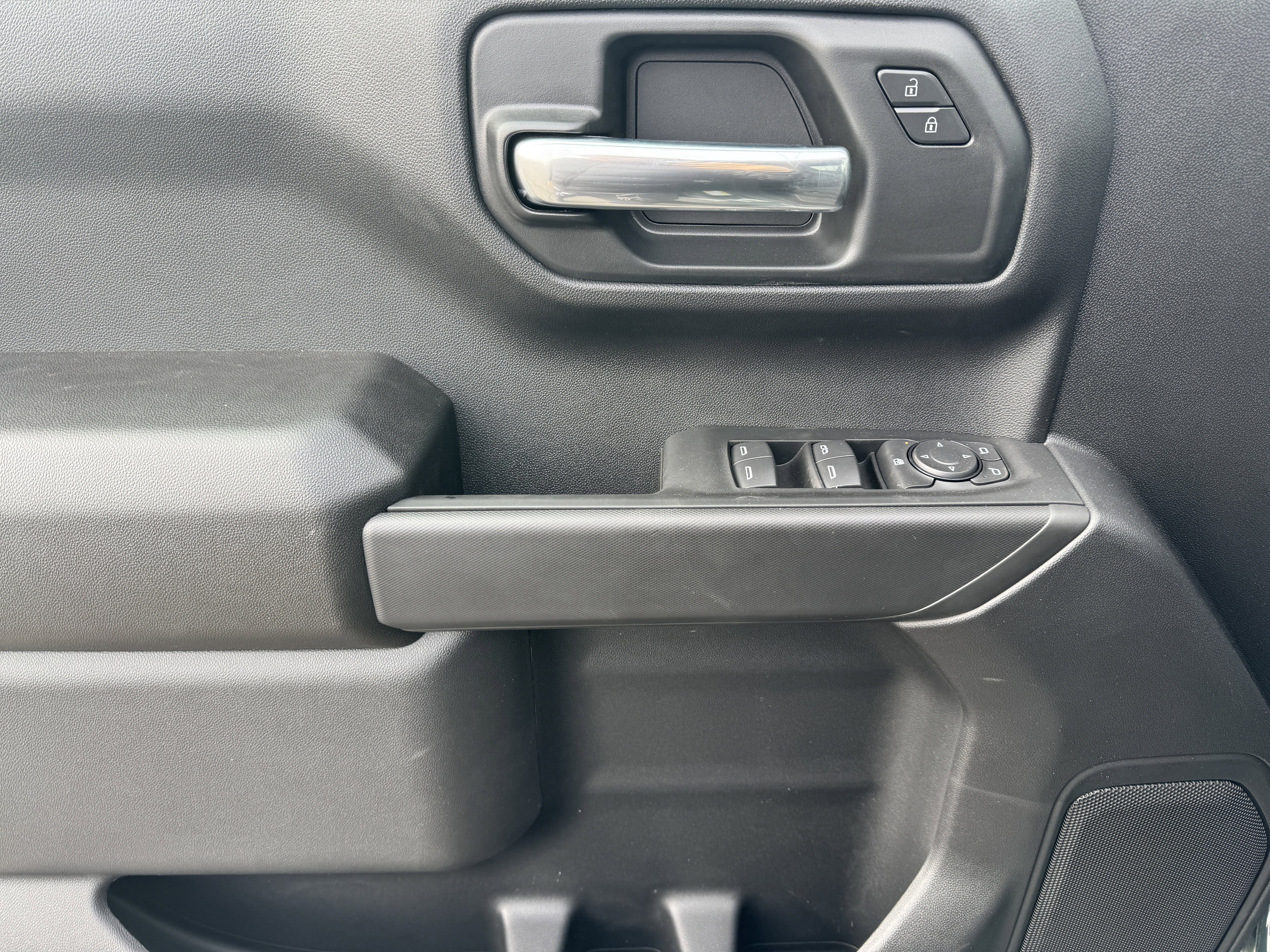 New 2026 Chevrolet Silverado 1500 Custom Trail Boss w/ Turbomax Blackout Package AWD/4WD image 10
