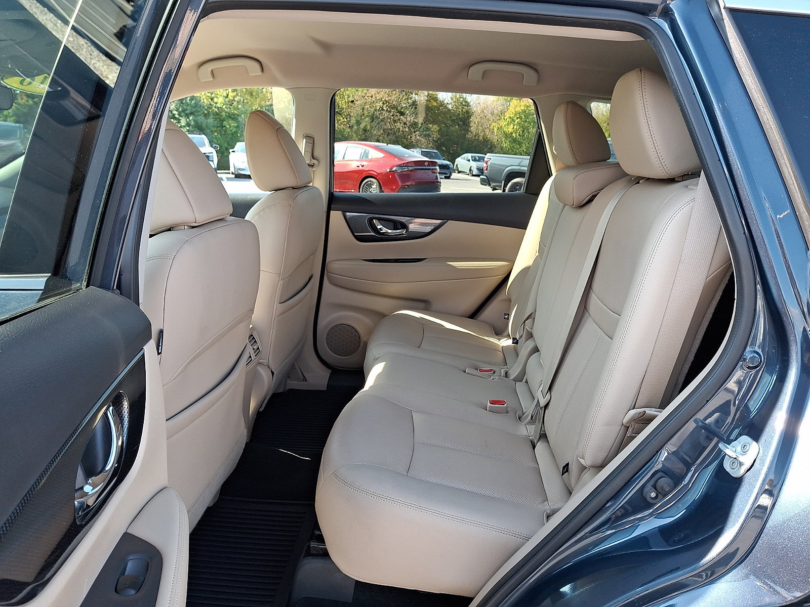 Used 2016 Nissan Rogue SL AWD/4WD image 11