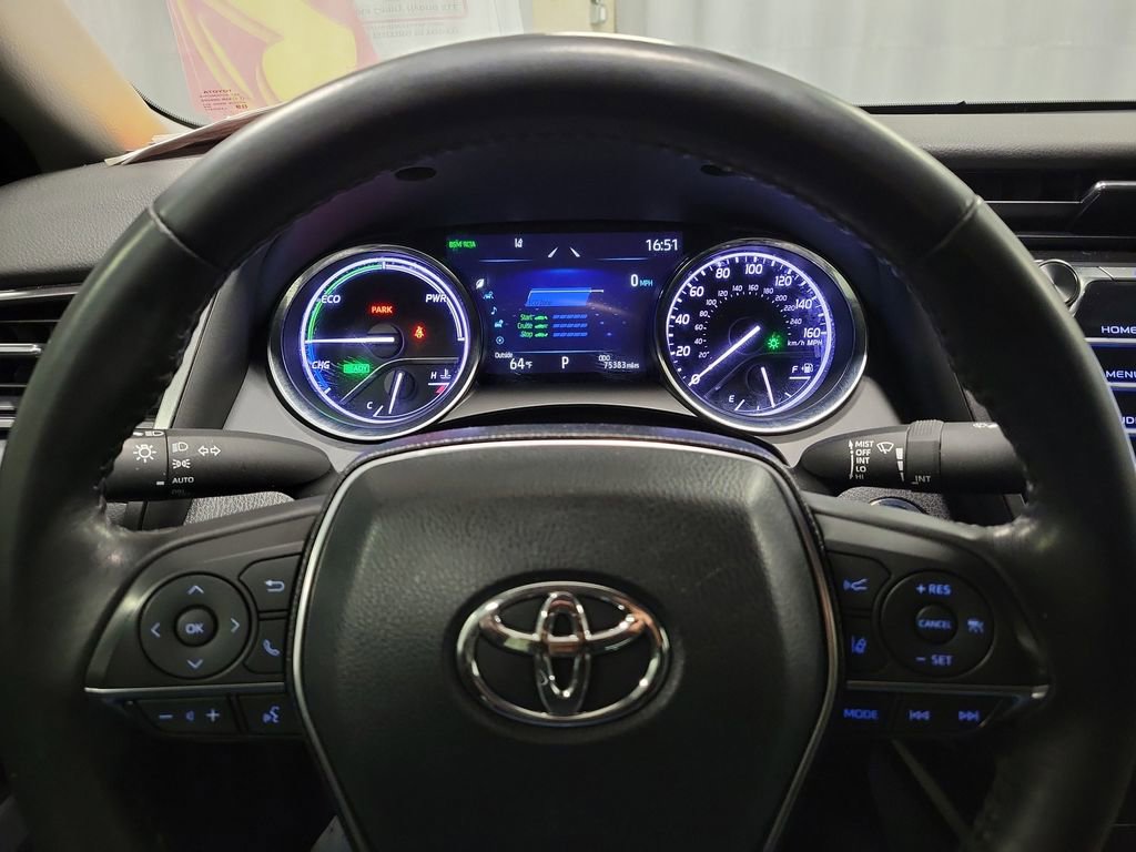 Used 2020 Toyota Camry XLE image 14
