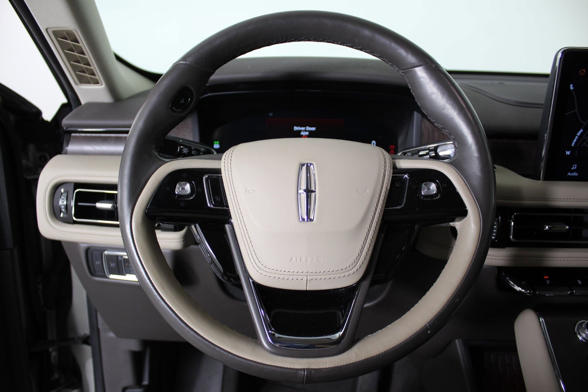 Used 2023 Lincoln Aviator Reserve w/ Equipment Group 201A image 15