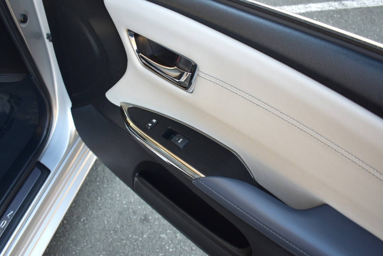 Used 2014 Toyota Avalon Limited w/ Technology Package FWD image 62