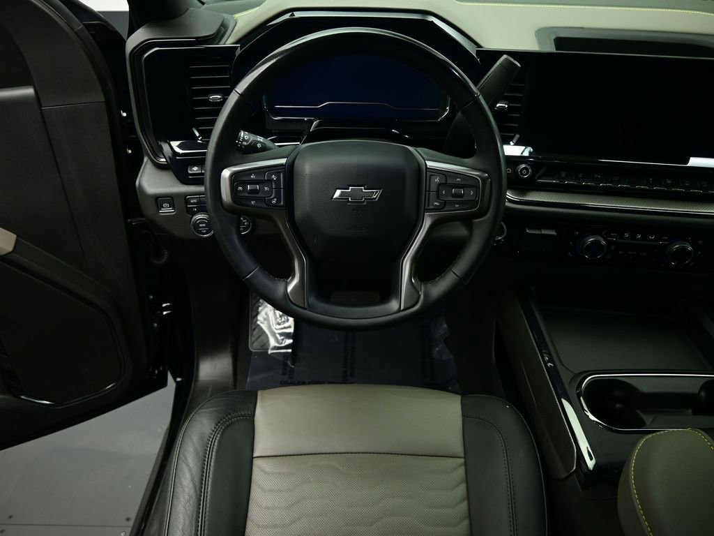 Used 2024 Chevrolet Silverado 2500 ZR2 w/ Technology Package image 5