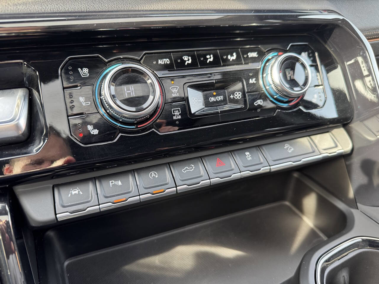 Used 2024 GMC Sierra 1500 AT4 w/ Technology Package image 13