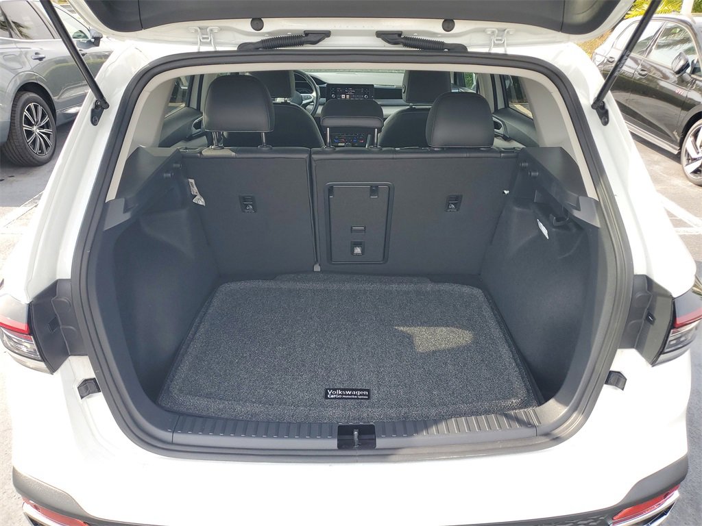 Used 2025 Volkswagen Taos SEL image 8