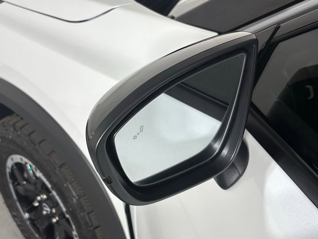 Used 2025 Nissan Pathfinder Rock Creek image 13