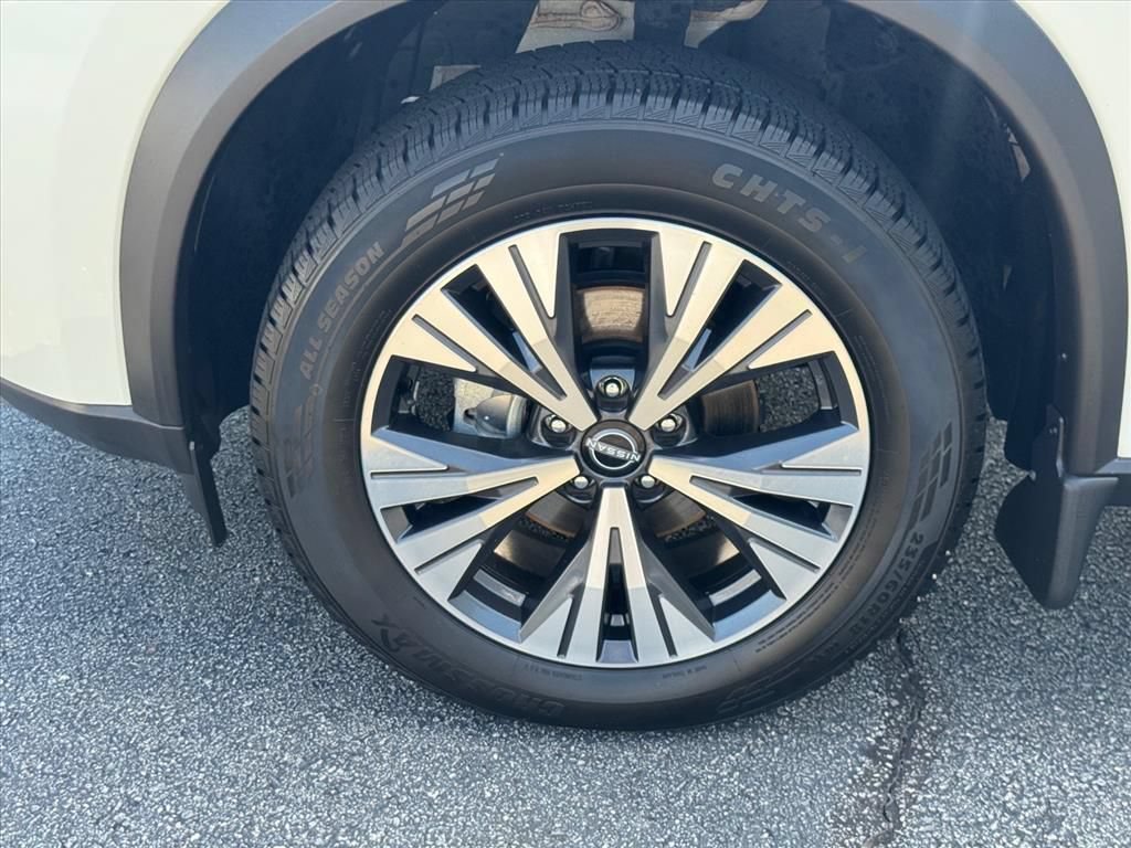 Certified 2023 Nissan Rogue SV FWD image 9