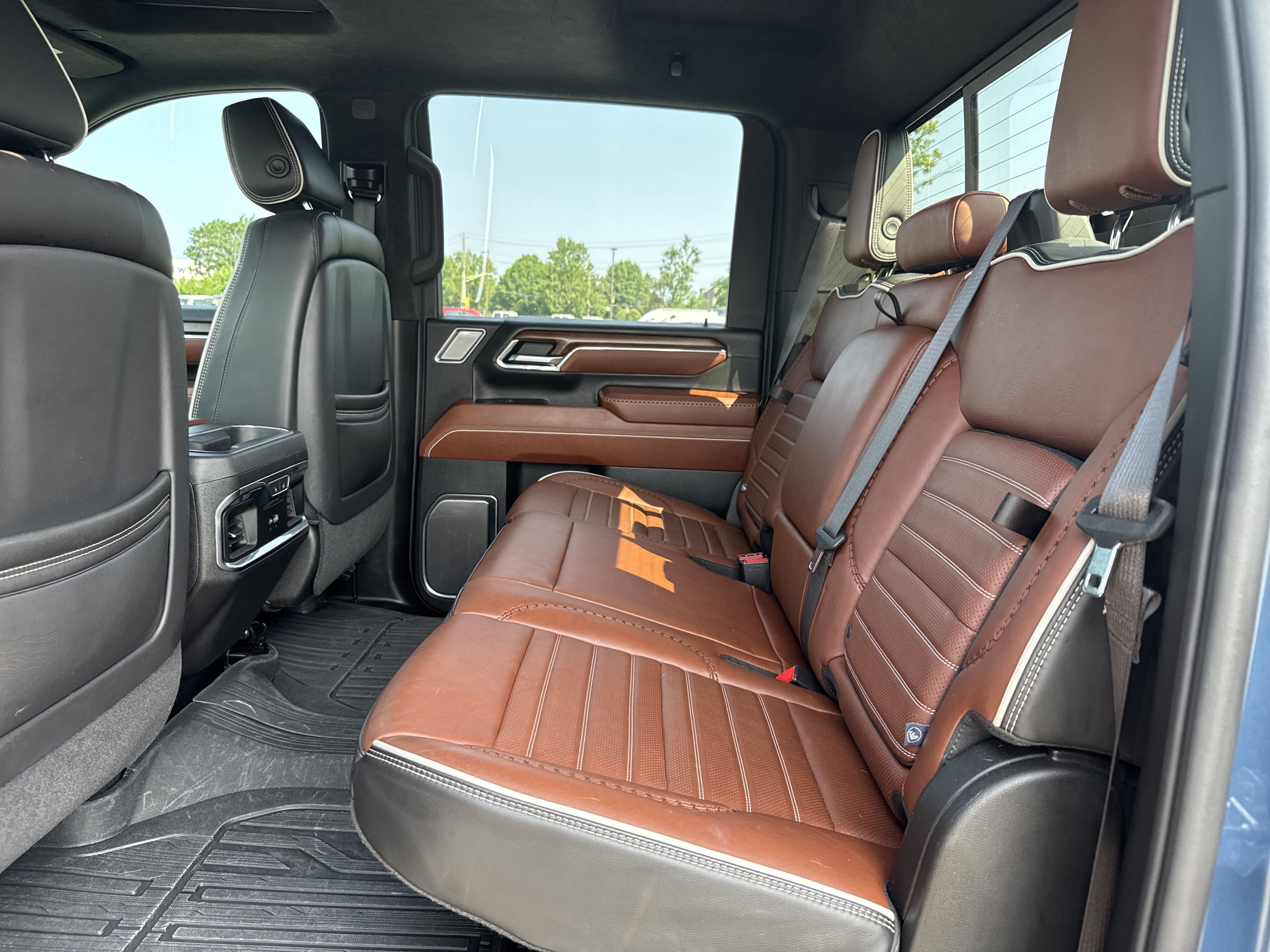 Used 2024 GMC Sierra 3500 Denali Ultimate AWD/4WD image 31