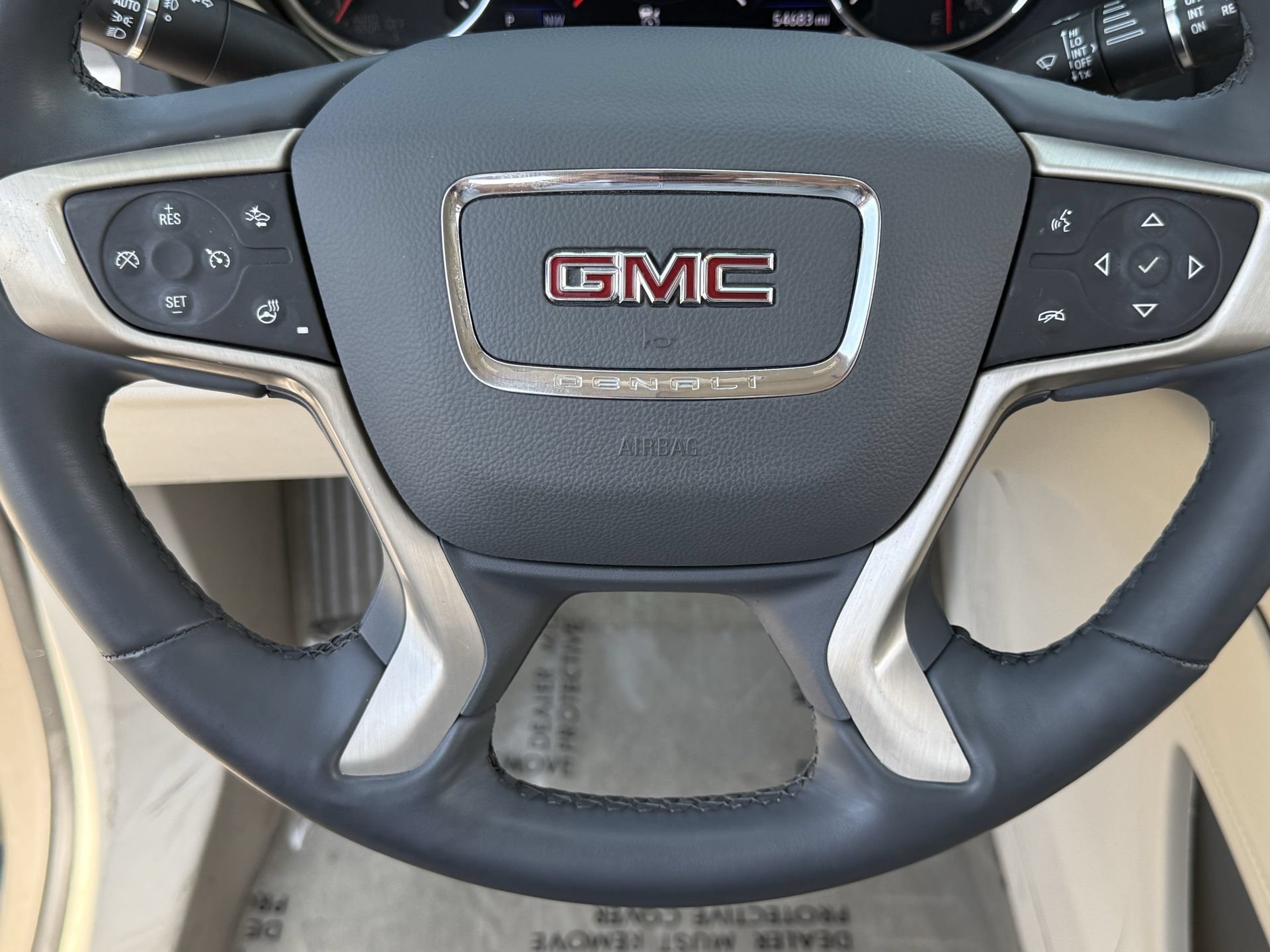 Used 2023 GMC Acadia Denali w/ Denali Ultimate Package FWD image 12