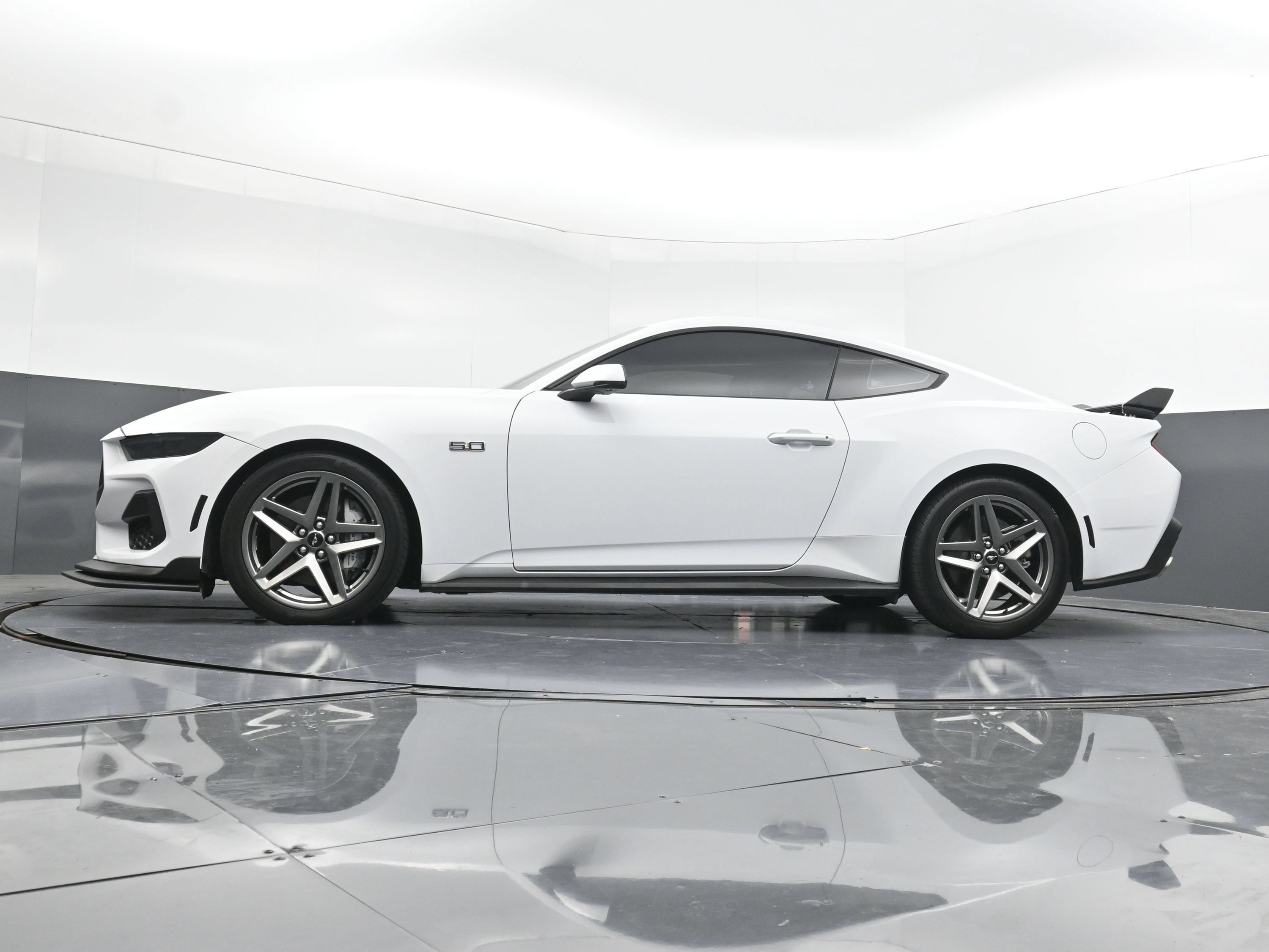 Used 2025 Ford Mustang GT Premium RWD image 29