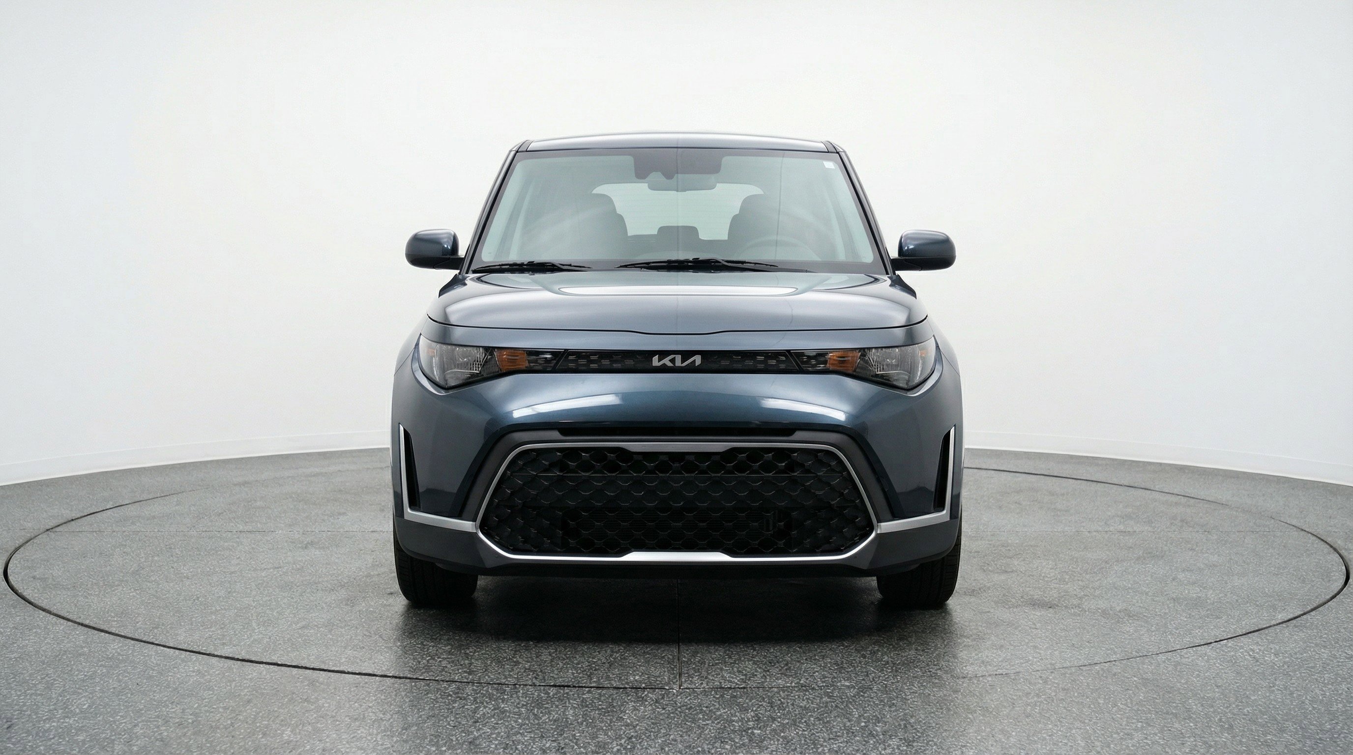 Used 2025 Kia Soul LX w/ LX Technology Package FWD image 2