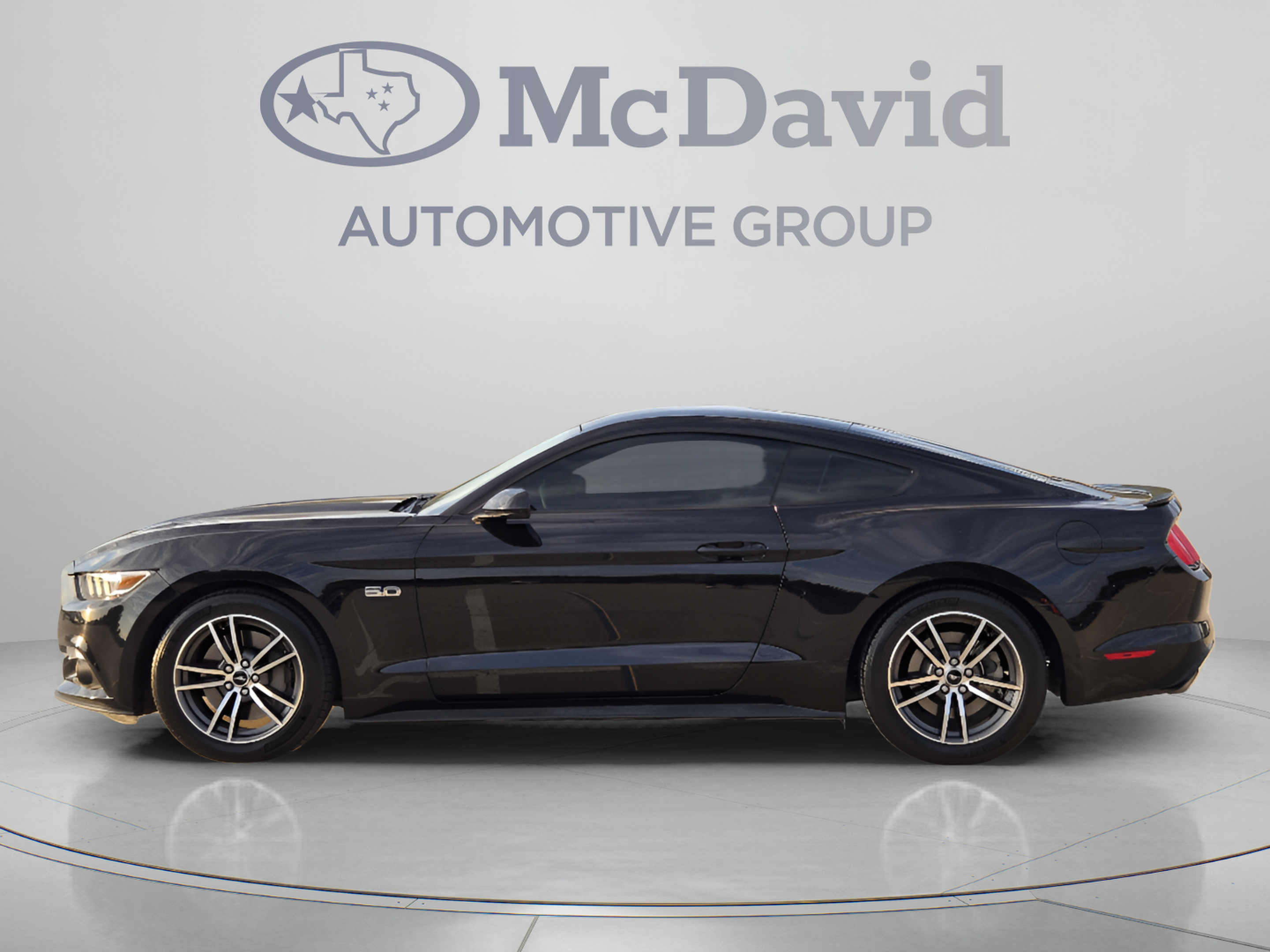 Used 2017 Ford Mustang GT RWD image 2