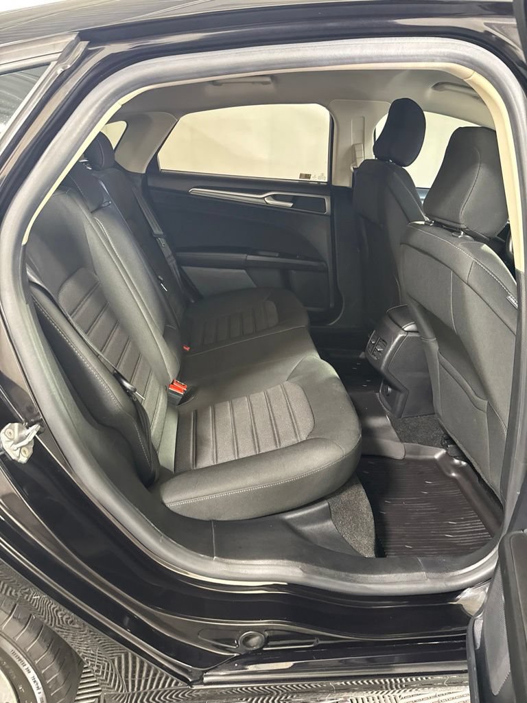 Used 2020 Ford Fusion SE AWD/4WD image 17