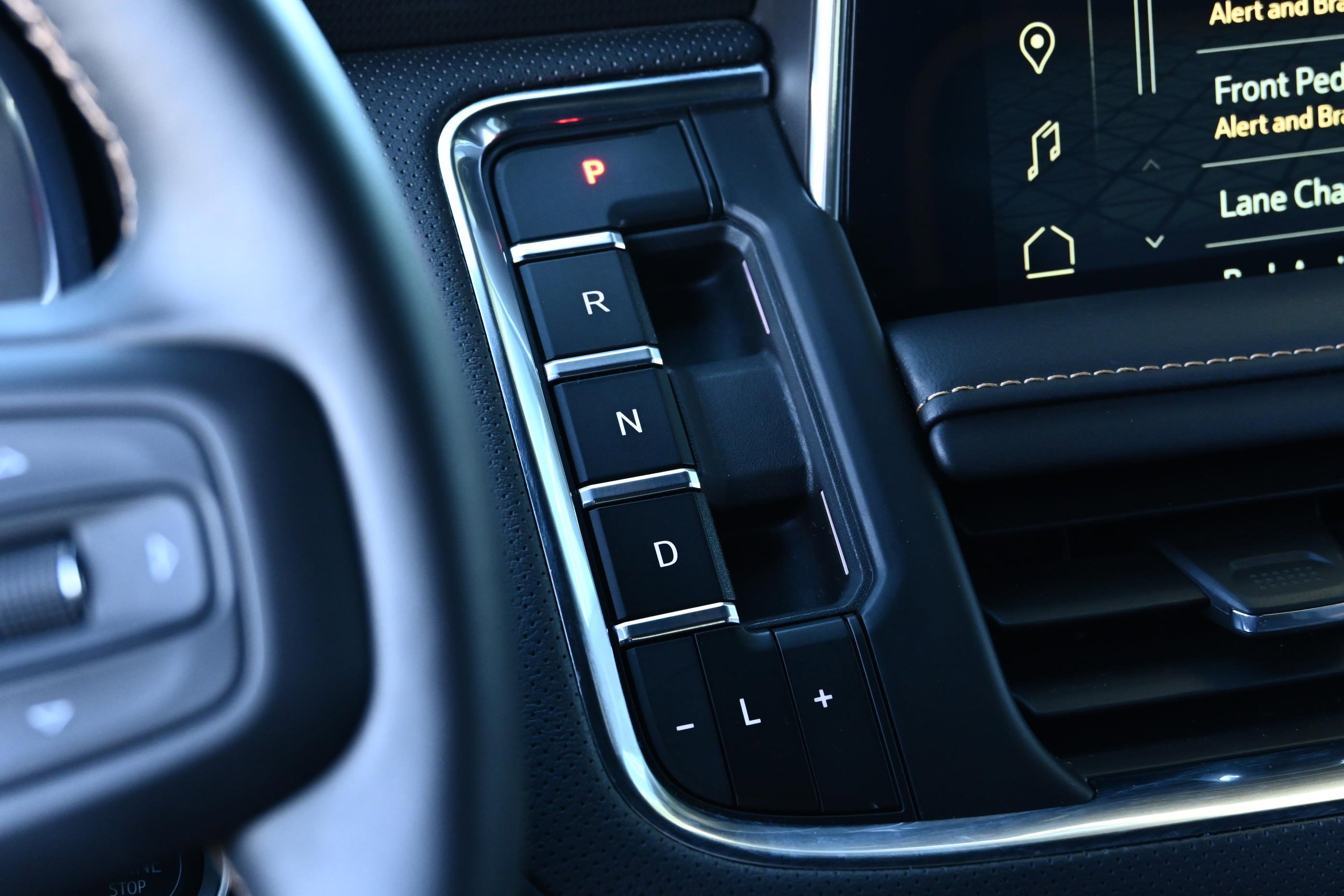 Used 2024 GMC Yukon AT4 w/ Technology Package image 25