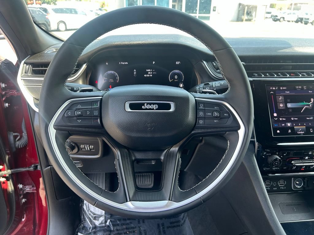 Used 2023 Jeep Grand Cherokee L Laredo AWD/4WD image 19