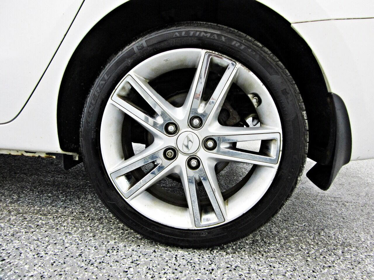 Used 2012 Hyundai Elantra image 19