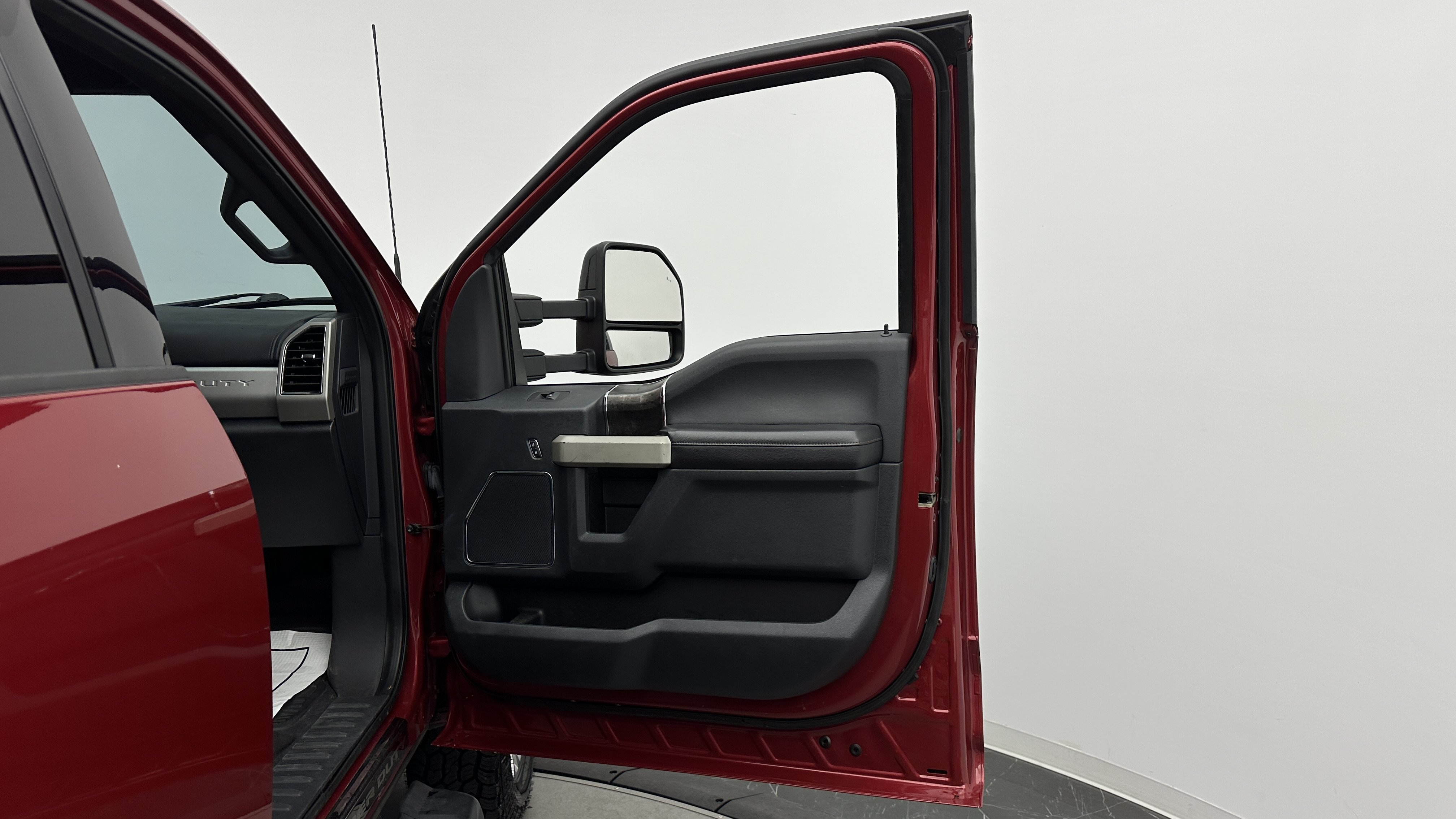 Used 2022 Ford F250 Lariat w/ Black Appearance Package AWD/4WD image 31