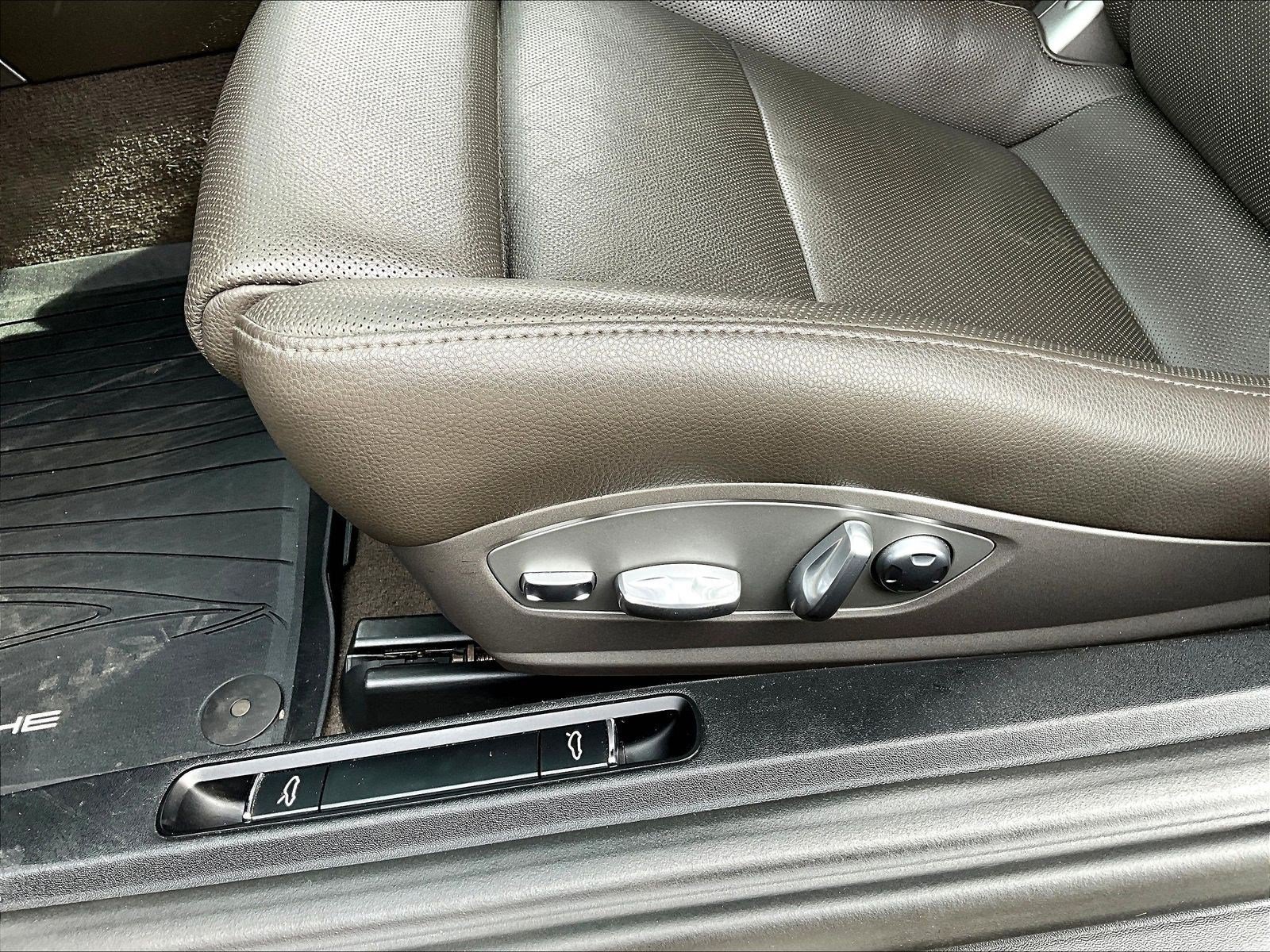 Used 2017 Porsche 718 Boxster RWD image 31