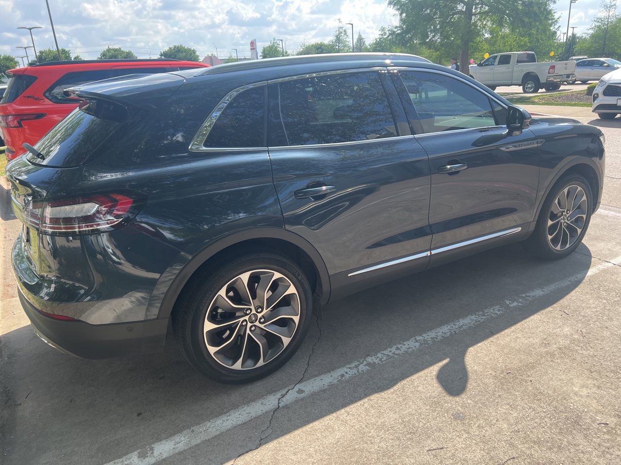 Used 2023 Lincoln Nautilus Reserve w/ Equipment Group 201A image 4