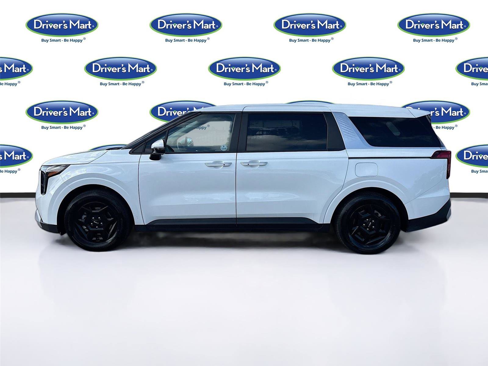 Used 2025 Kia Carnival FWD image 4