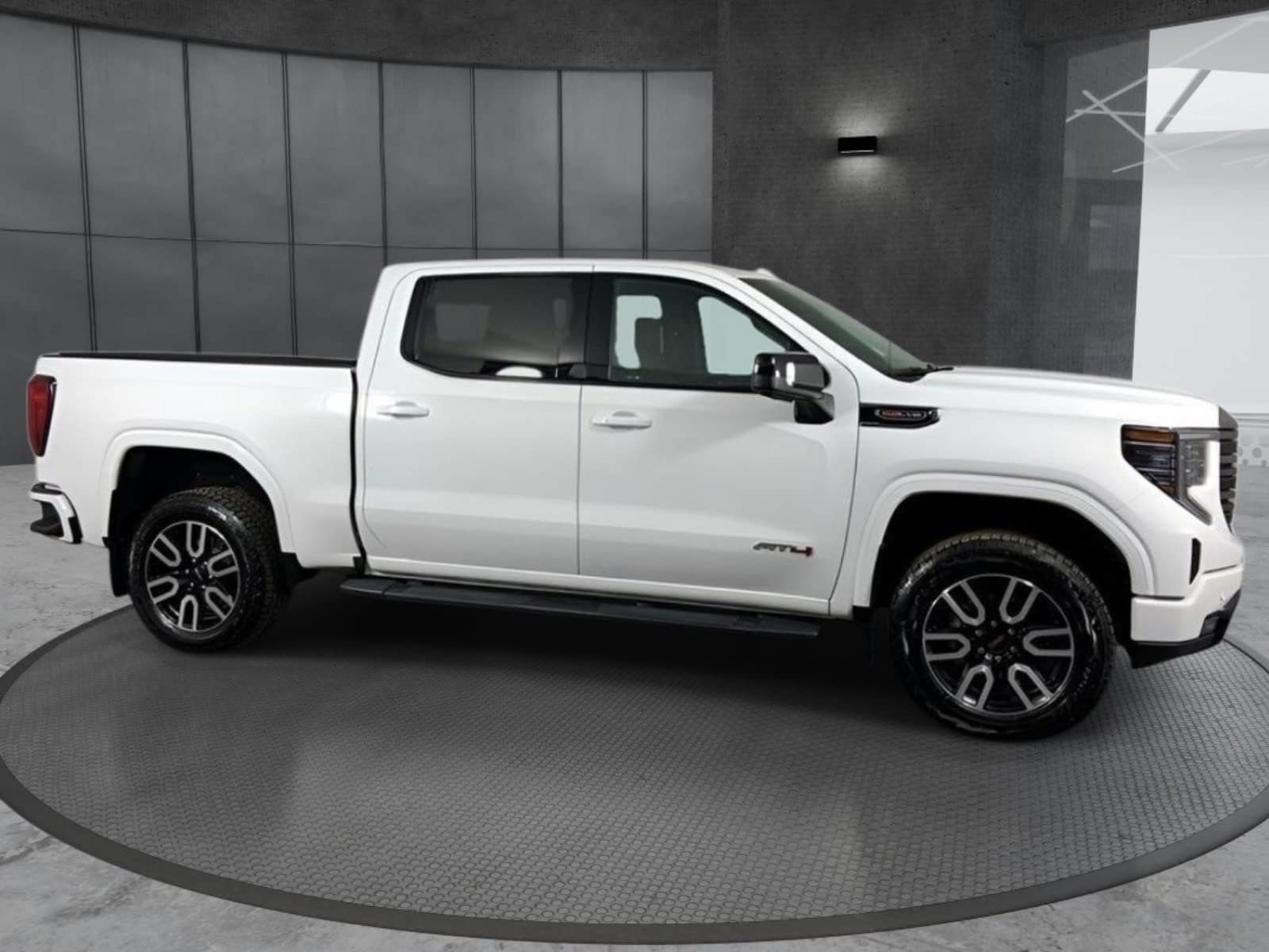 Used 2024 GMC Sierra 1500 AT4 w/ Technology Package AWD/4WD image 4