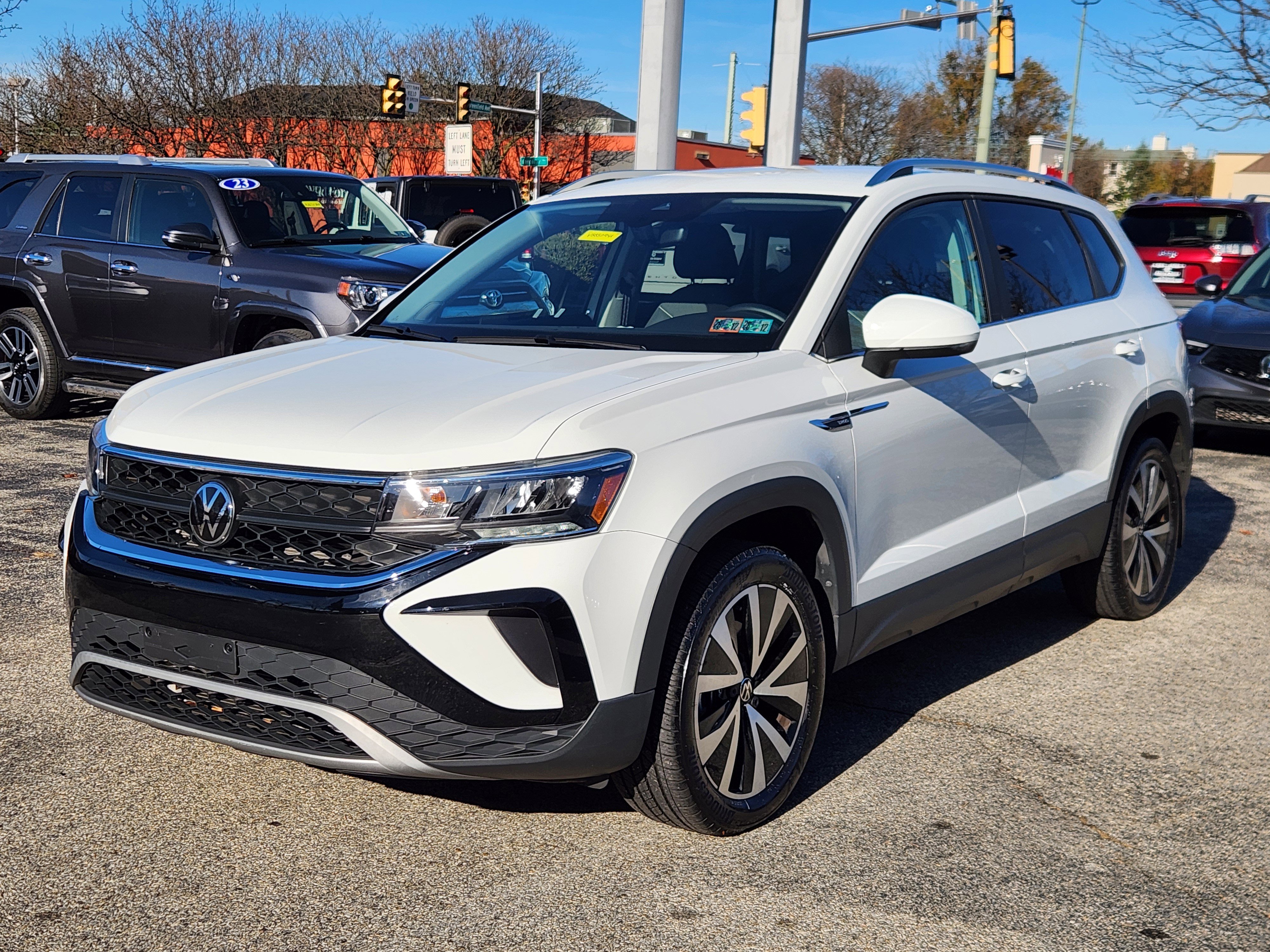 Certified 2023 Volkswagen Taos SE image 2