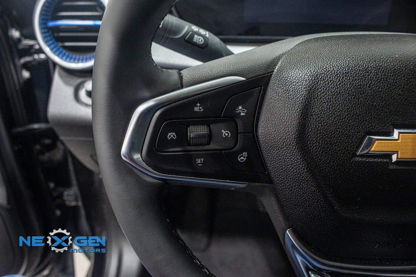 Used 2025 Chevrolet Trax LT w/ Driver Confidence Package image 14