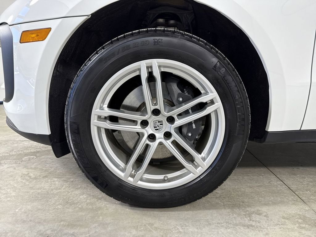 Certified 2025 Porsche Macan image 13