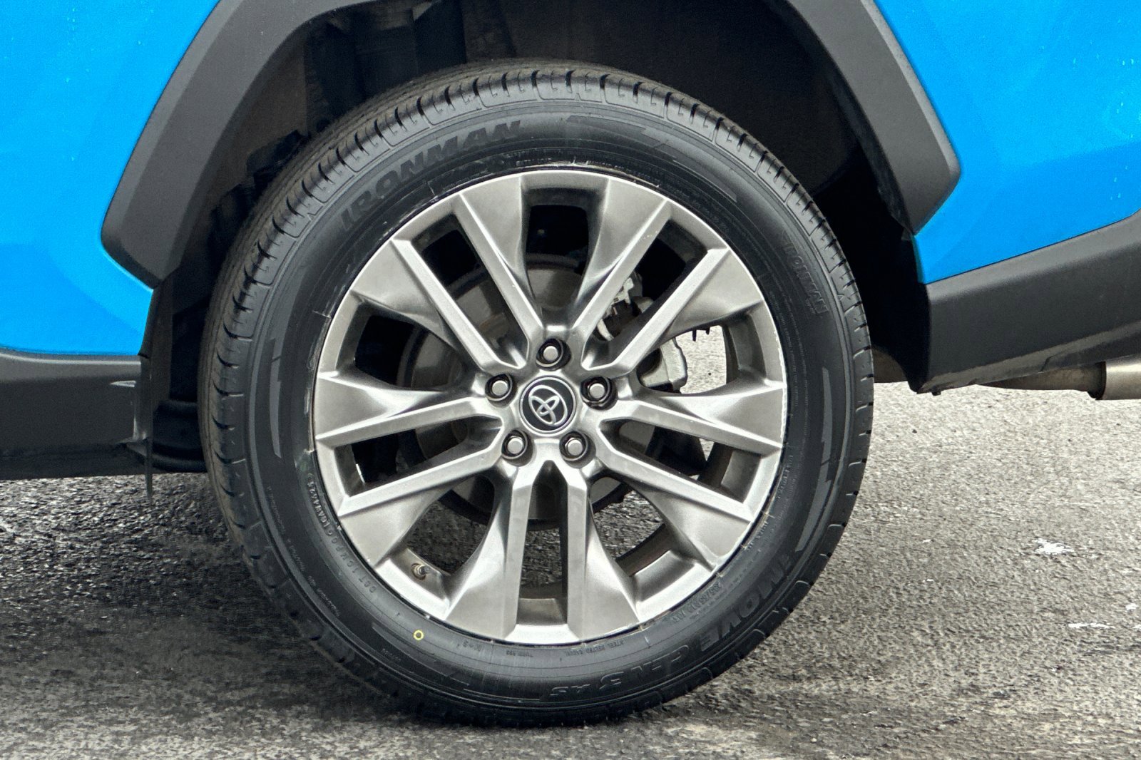 Used 2019 Toyota RAV4 XLE Premium AWD/4WD image 26