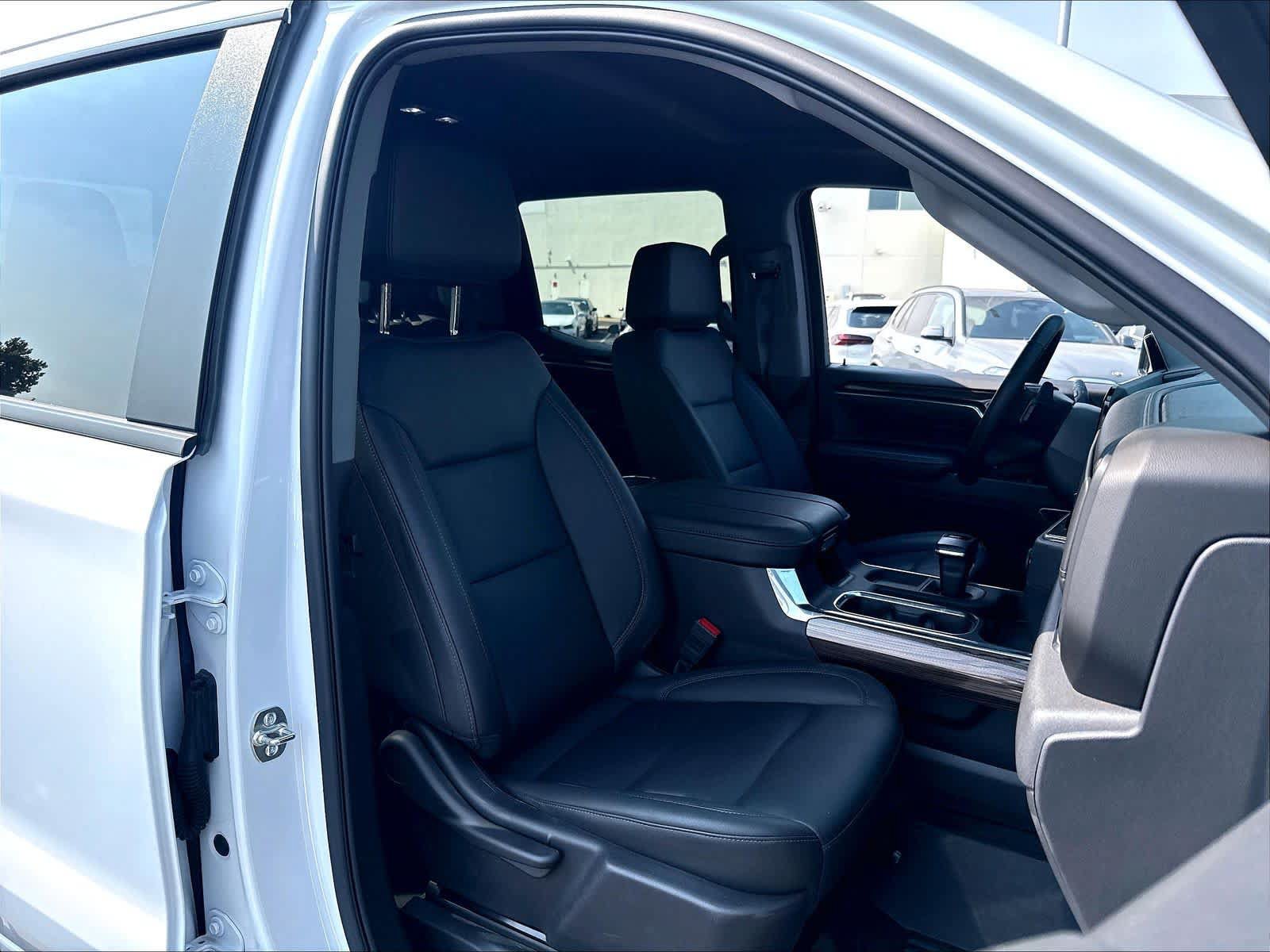 Used 2025 Chevrolet Silverado 1500 LT Trail Boss w/ Convenience Package II AWD/4WD image 30