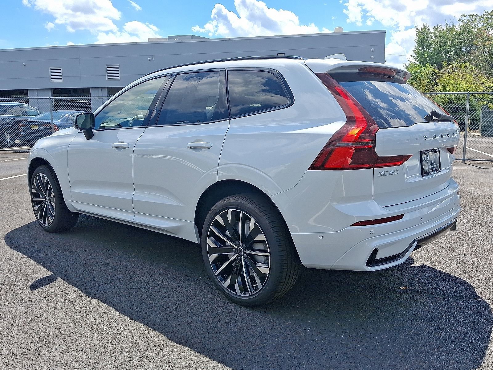 New 2026 Volvo XC60 B5 Ultra w/ Climate Package image 4