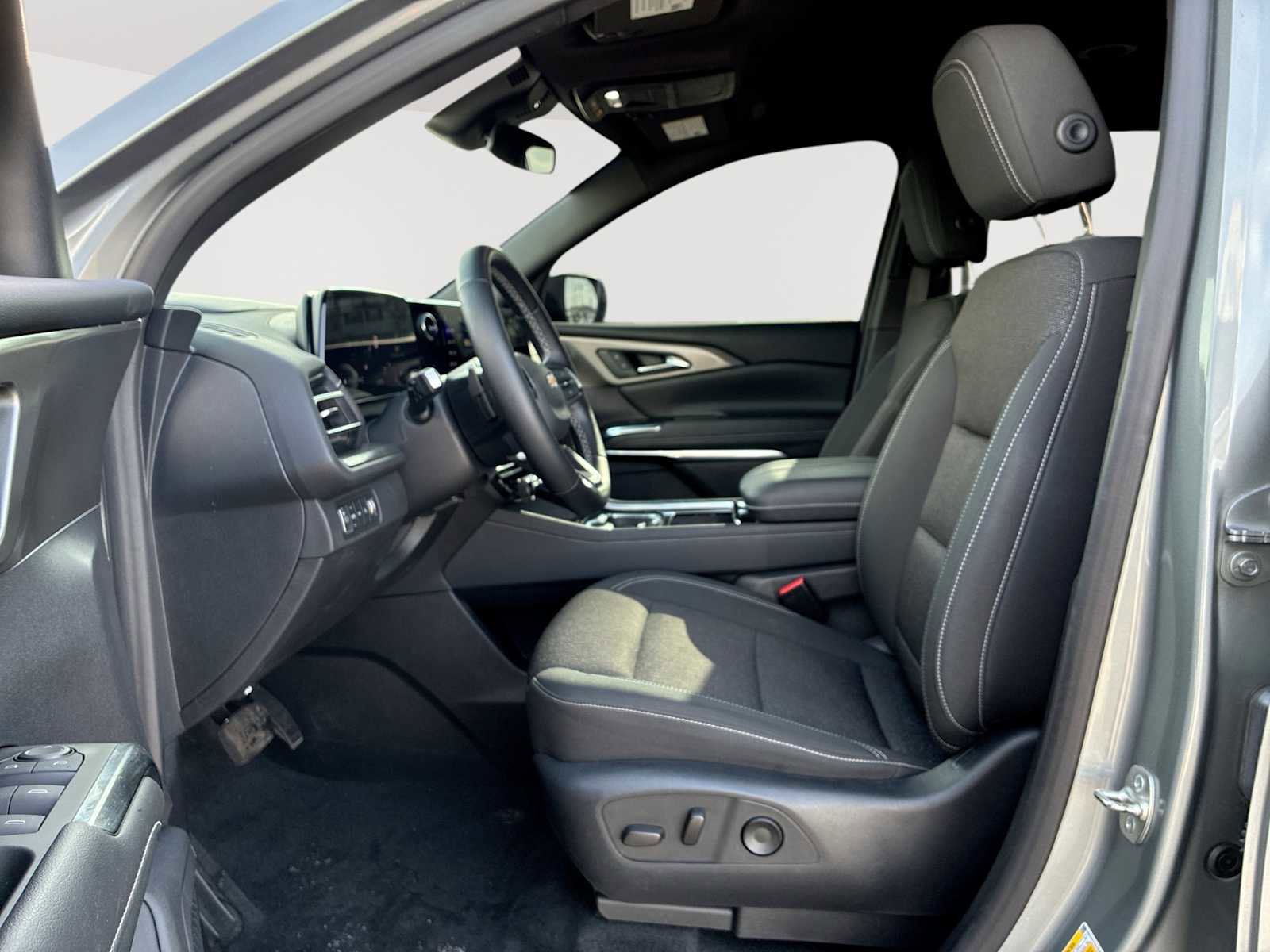 Certified 2024 Chevrolet Traverse LT w/ LPO, Floor Liner Package image 19