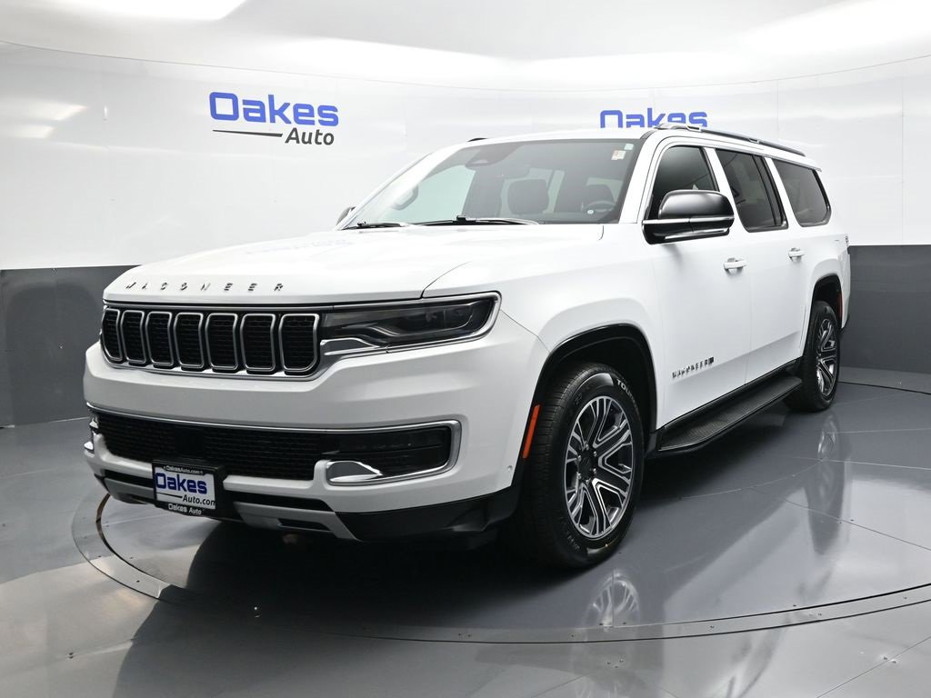 Used 2024 Jeep Wagoneer L Series II w/ Flexible Seating Group image 3