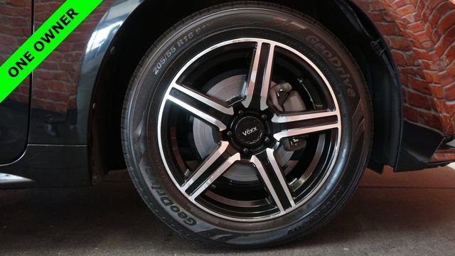 Used 2020 Toyota Corolla LE FWD image 85