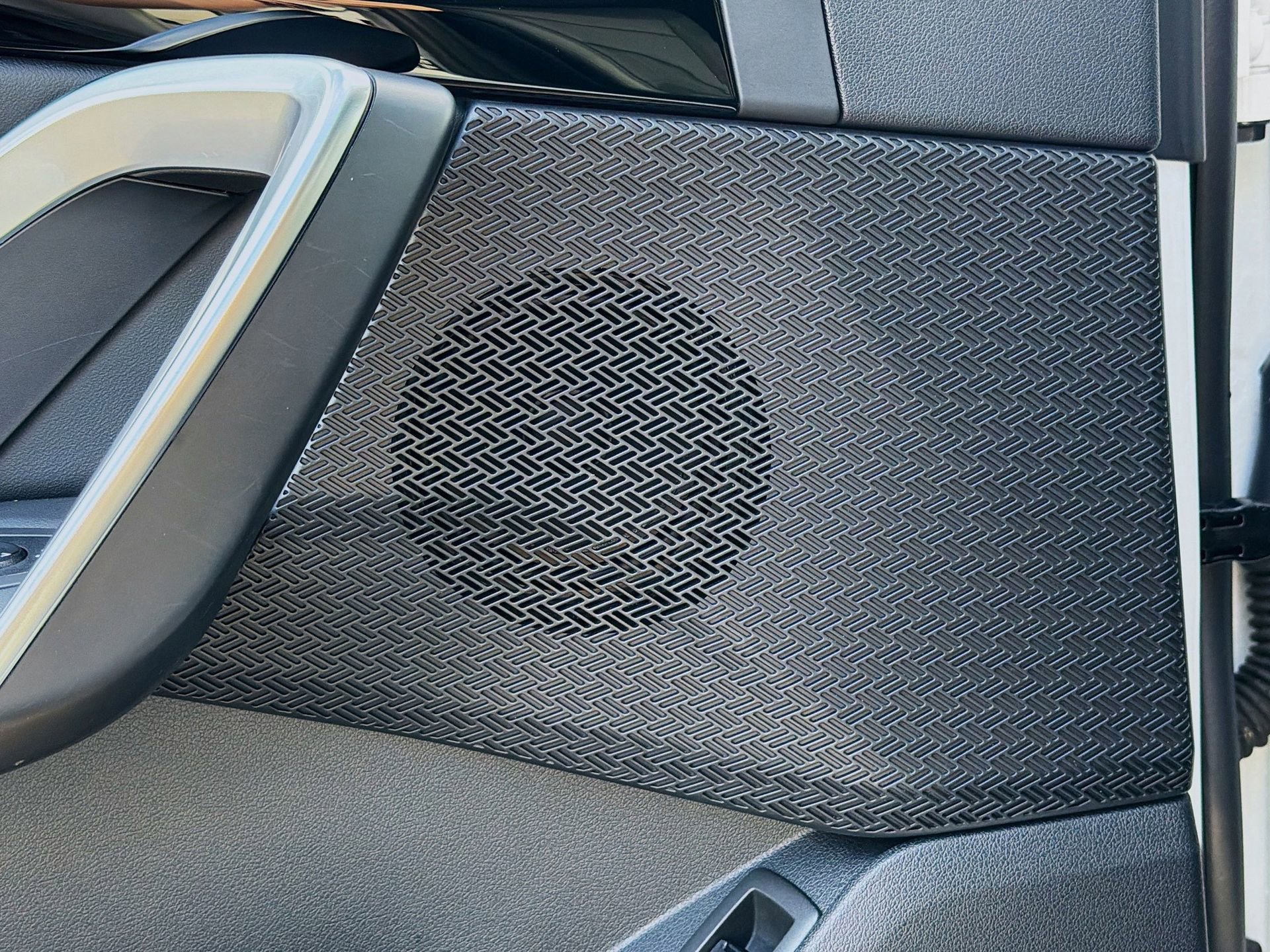 Certified 2025 BMW X2 xDrive28i w/ Convenience Package image 24