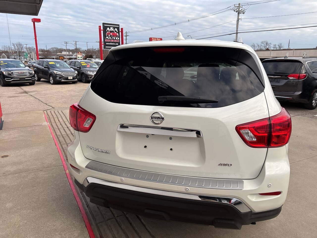 Used 2020 Nissan Pathfinder S AWD/4WD image 4