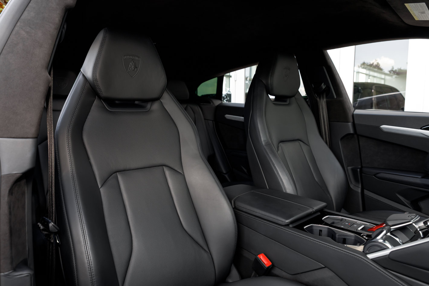 Used 2022 Lamborghini Urus AWD/4WD image 39