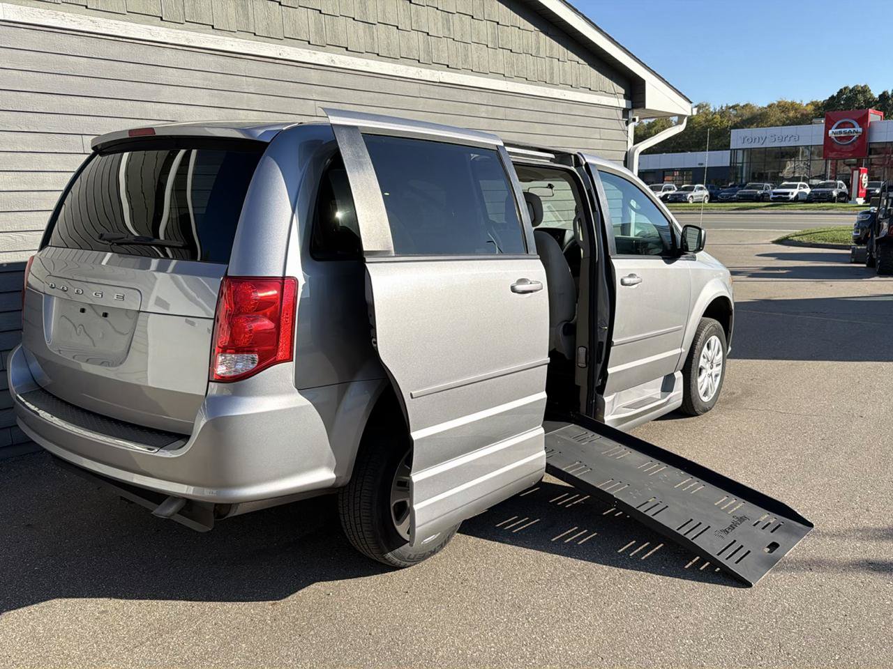 Used 2016 Dodge Grand Caravan SE w/ Quick Order Package 29E SE FWD image 5