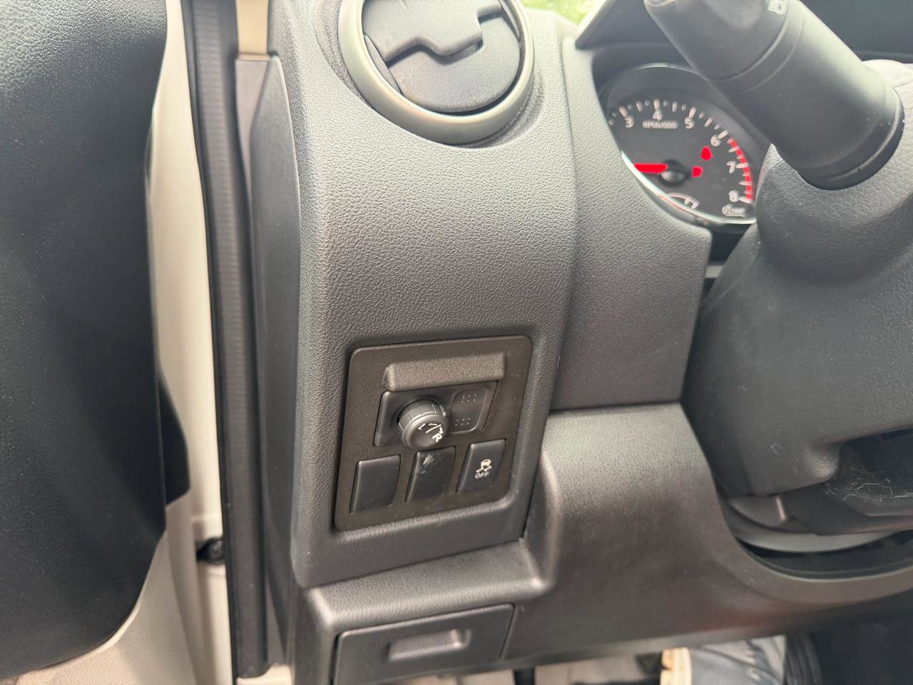 Used 2011 Nissan Rogue SV FWD image 44