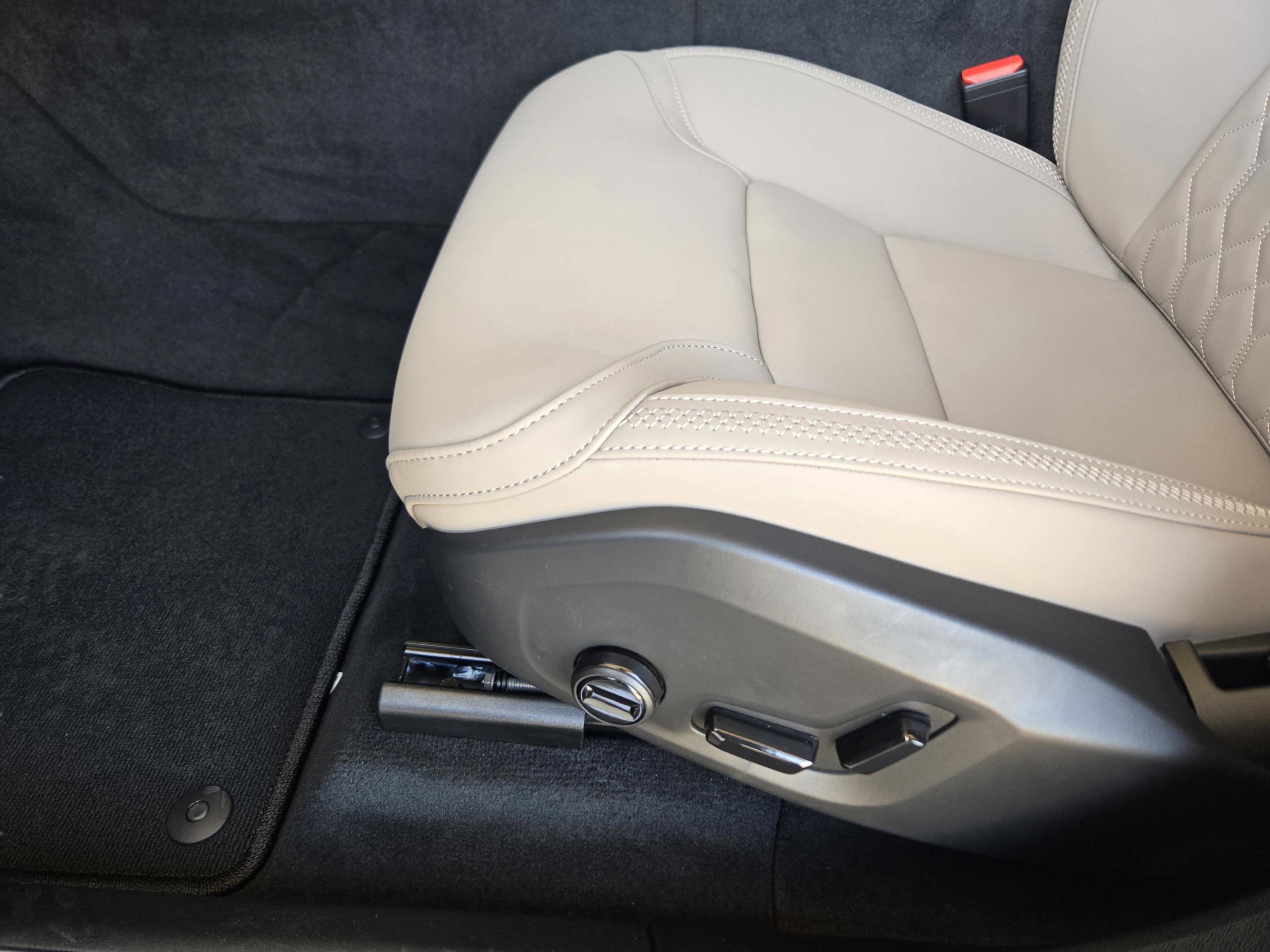 New 2026 Volvo XC60 B5 Plus w/ Protection Package Premier image 28