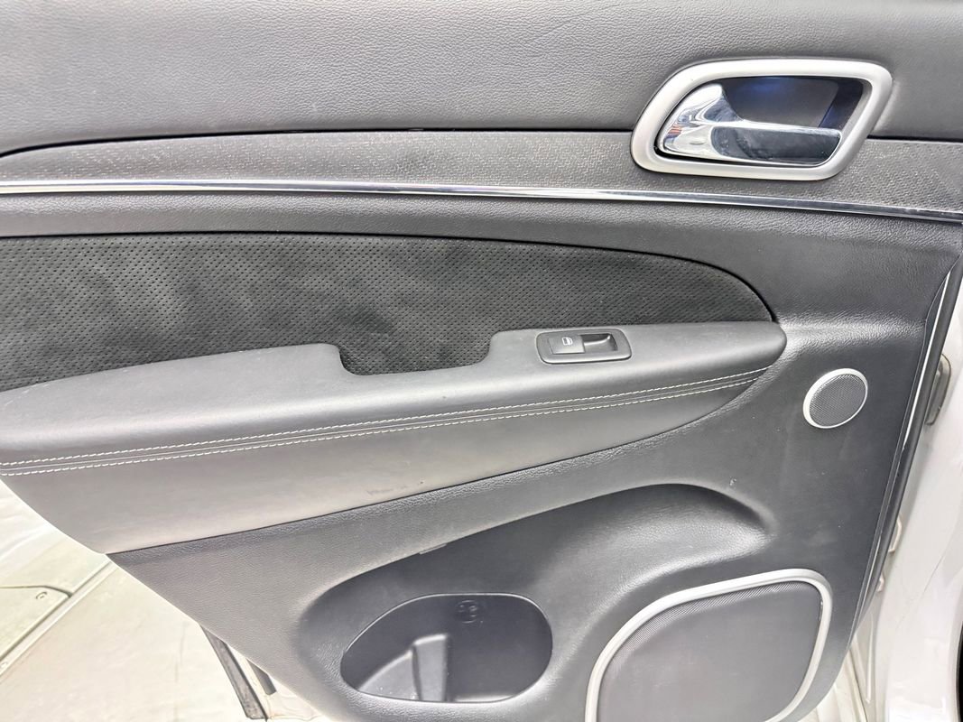 Used 2014 Jeep Grand Cherokee SRT image 17