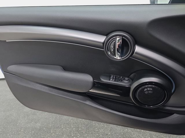 Certified 2024 MINI Cooper SE image 22