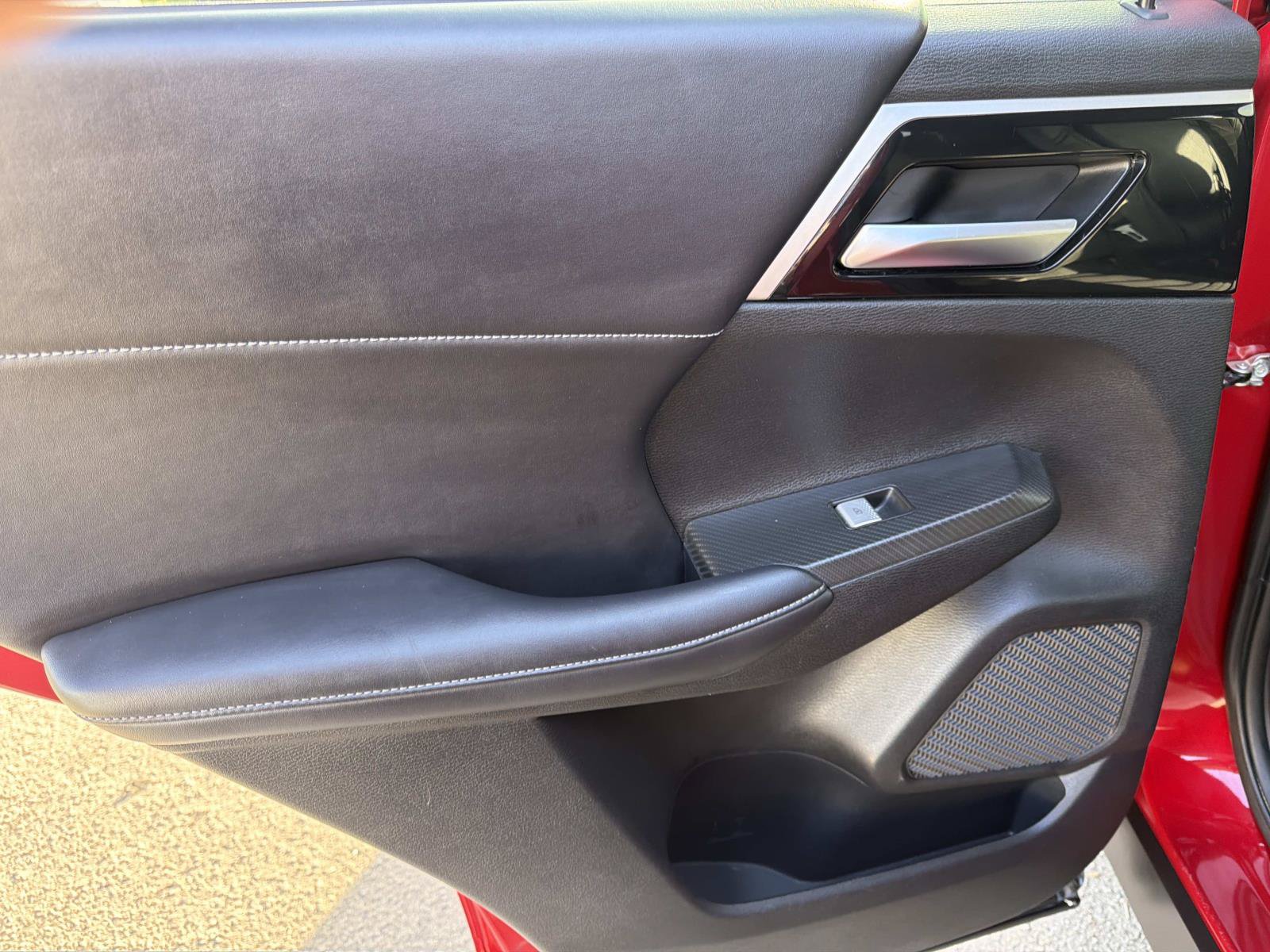 Used 2024 Mitsubishi Outlander AWD image 9