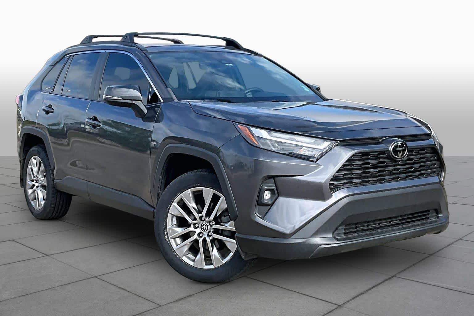 Used 2022 Toyota RAV4 XLE Premium image 3