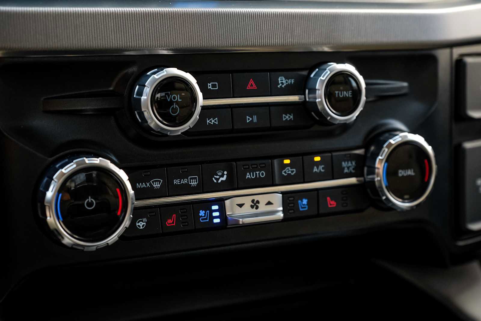 Used 2025 Ford F450 Platinum w/ Platinum Plus Package image 27