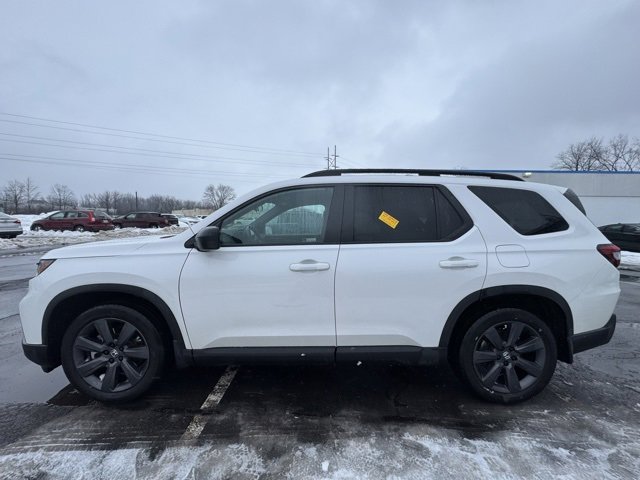 Used 2023 Honda Pilot Sport image 5