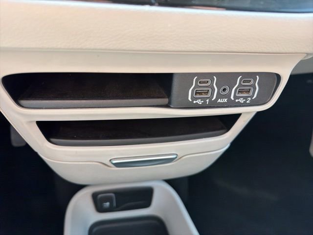 Used 2023 Chrysler Pacifica Touring-L image 20