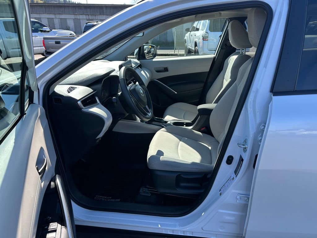 Used 2023 Toyota Corolla Cross LE w/ Moonroof Package image 13