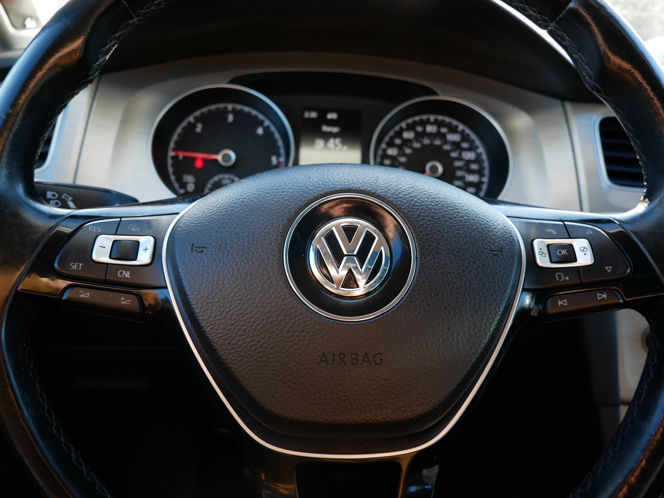 Used 2015 Volkswagen Golf TDI SE image 25