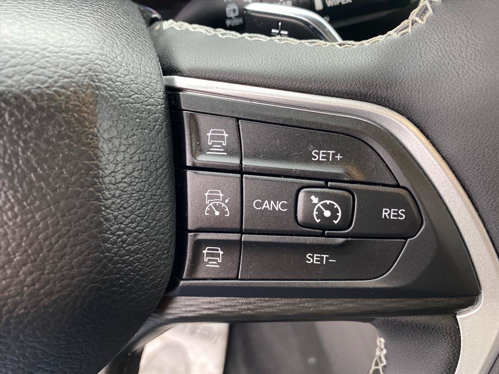 Used 2023 Jeep Grand Cherokee L Laredo AWD/4WD image 17