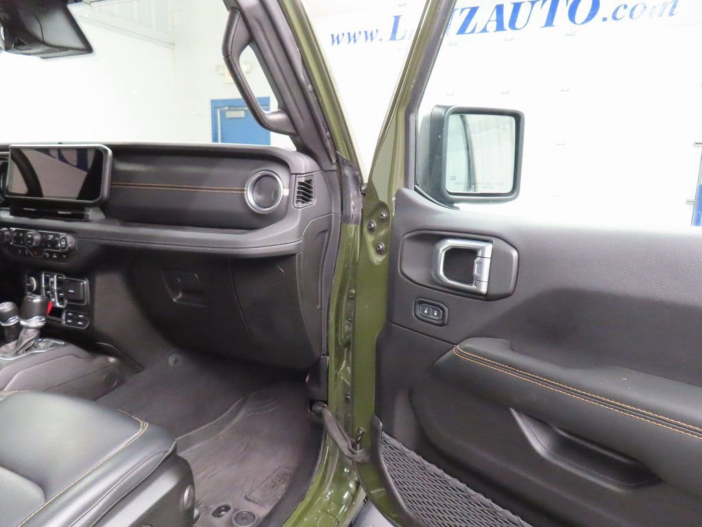 Used 2024 Jeep Wrangler Unlimited Sahara w/ Technology Group image 29